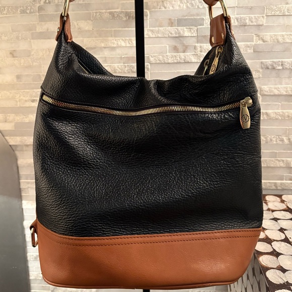 Beautiful and clean Valentina convertible leather bag. - Picture 2 of 9